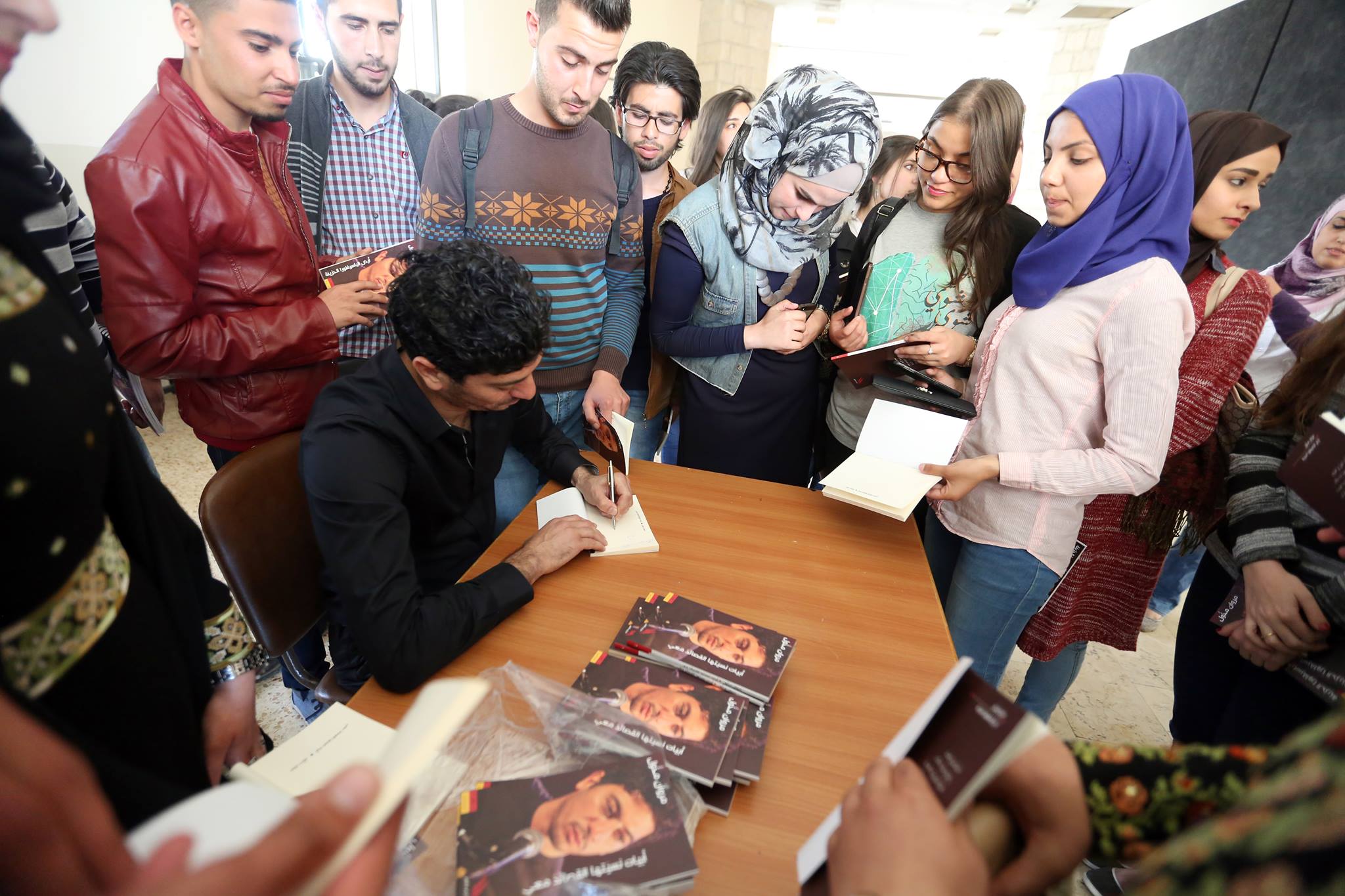 المئات يشاركون في مهرجان  الارض الواحدة في جامعة بير زيت‎