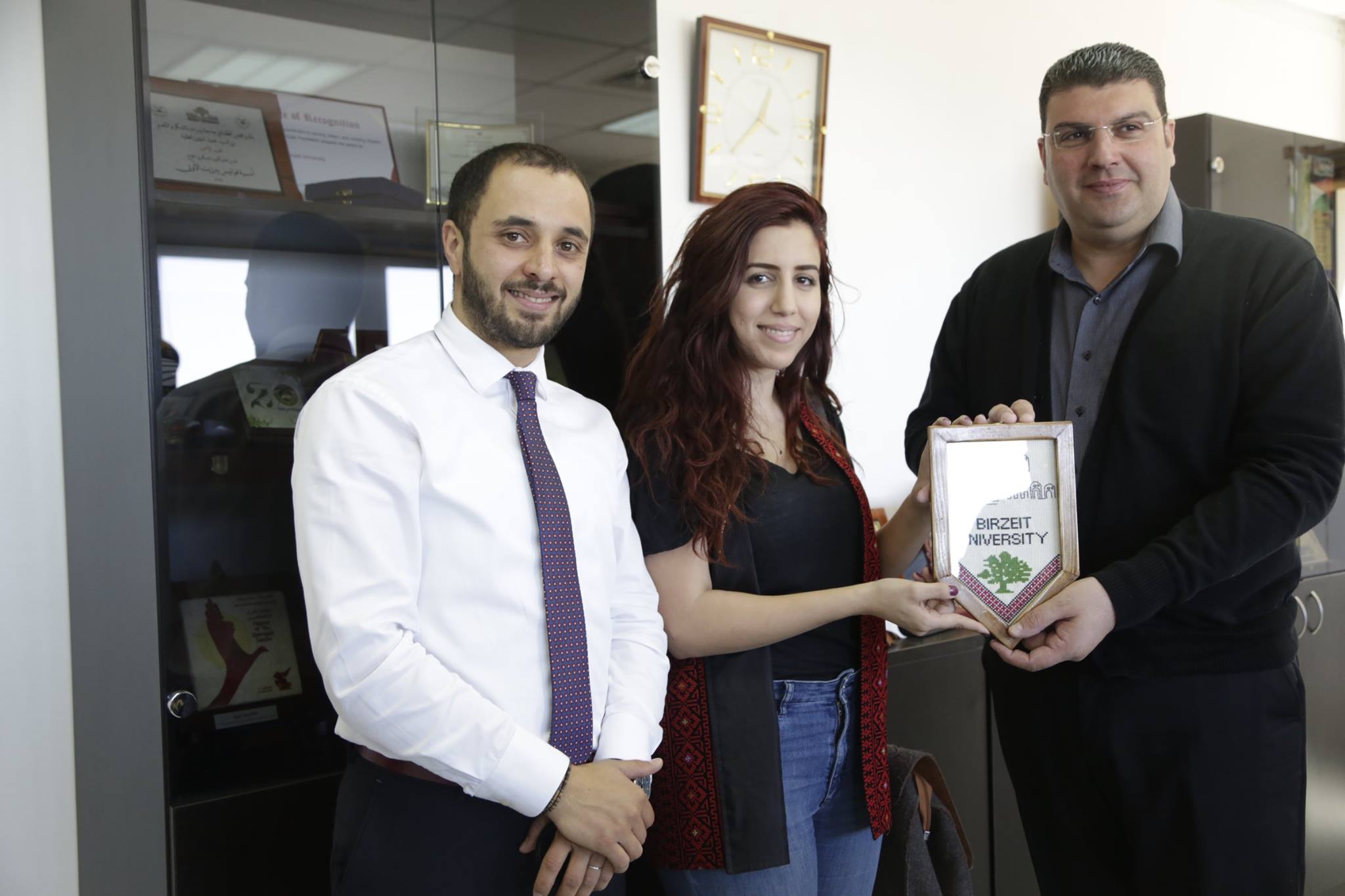 المئات يشاركون في مهرجان  الارض الواحدة في جامعة بير زيت‎