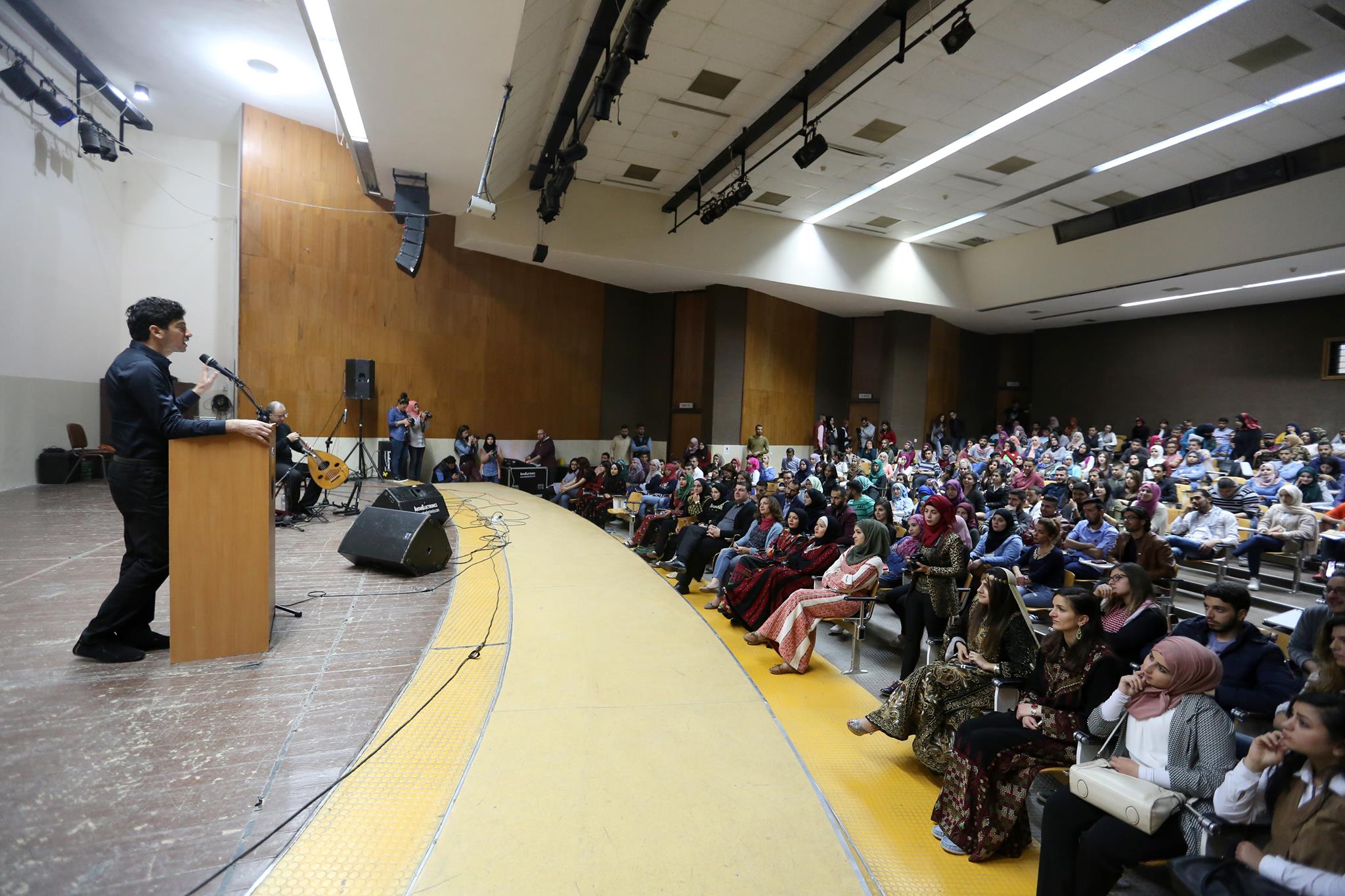 المئات يشاركون في مهرجان  الارض الواحدة في جامعة بير زيت‎