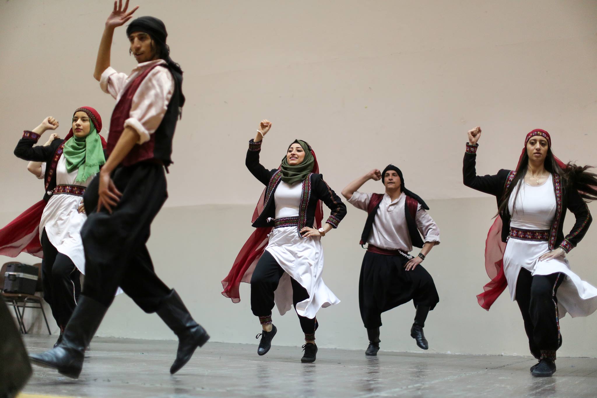 المئات يشاركون في مهرجان  الارض الواحدة في جامعة بير زيت‎
