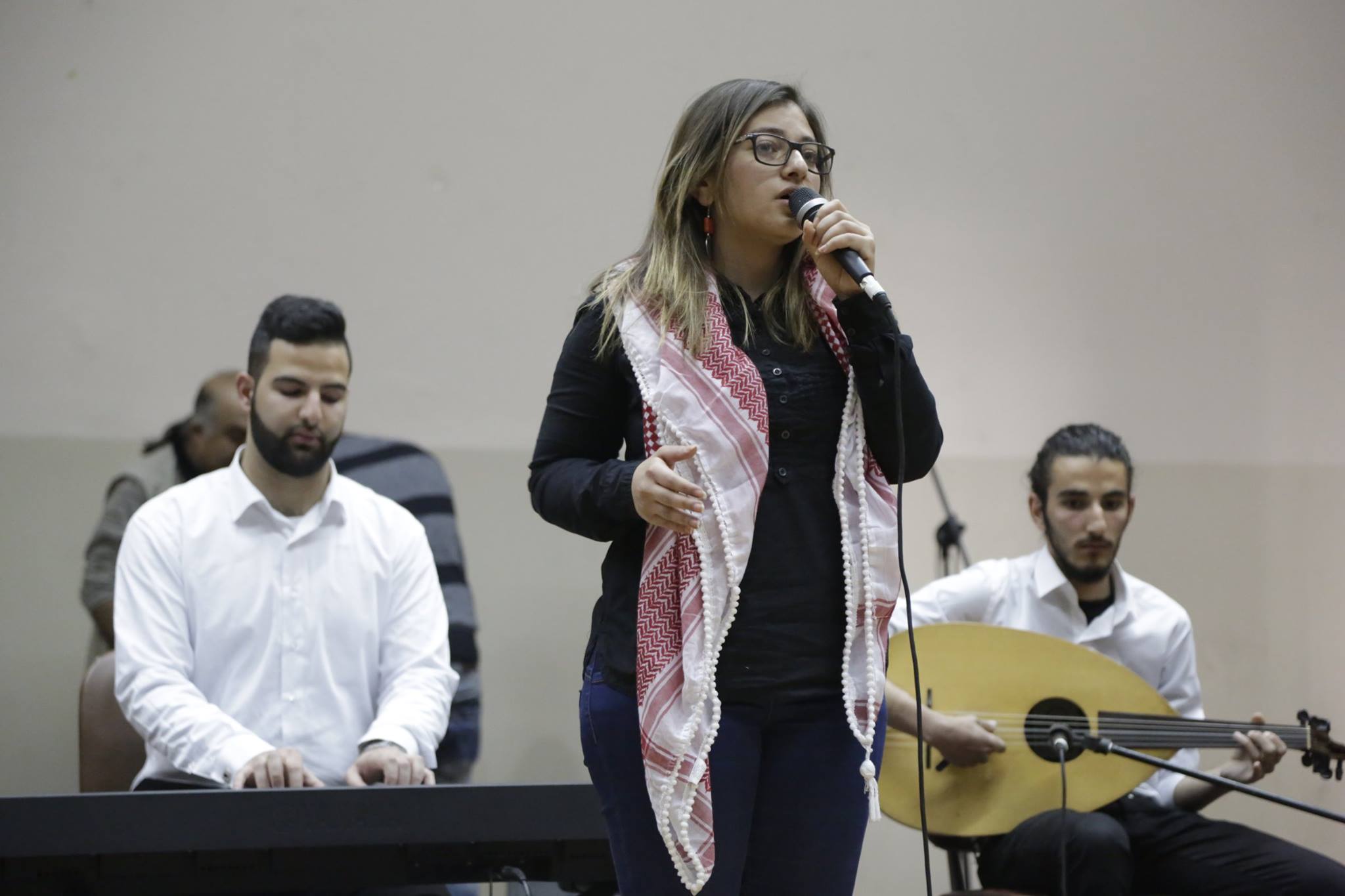 المئات يشاركون في مهرجان  الارض الواحدة في جامعة بير زيت‎