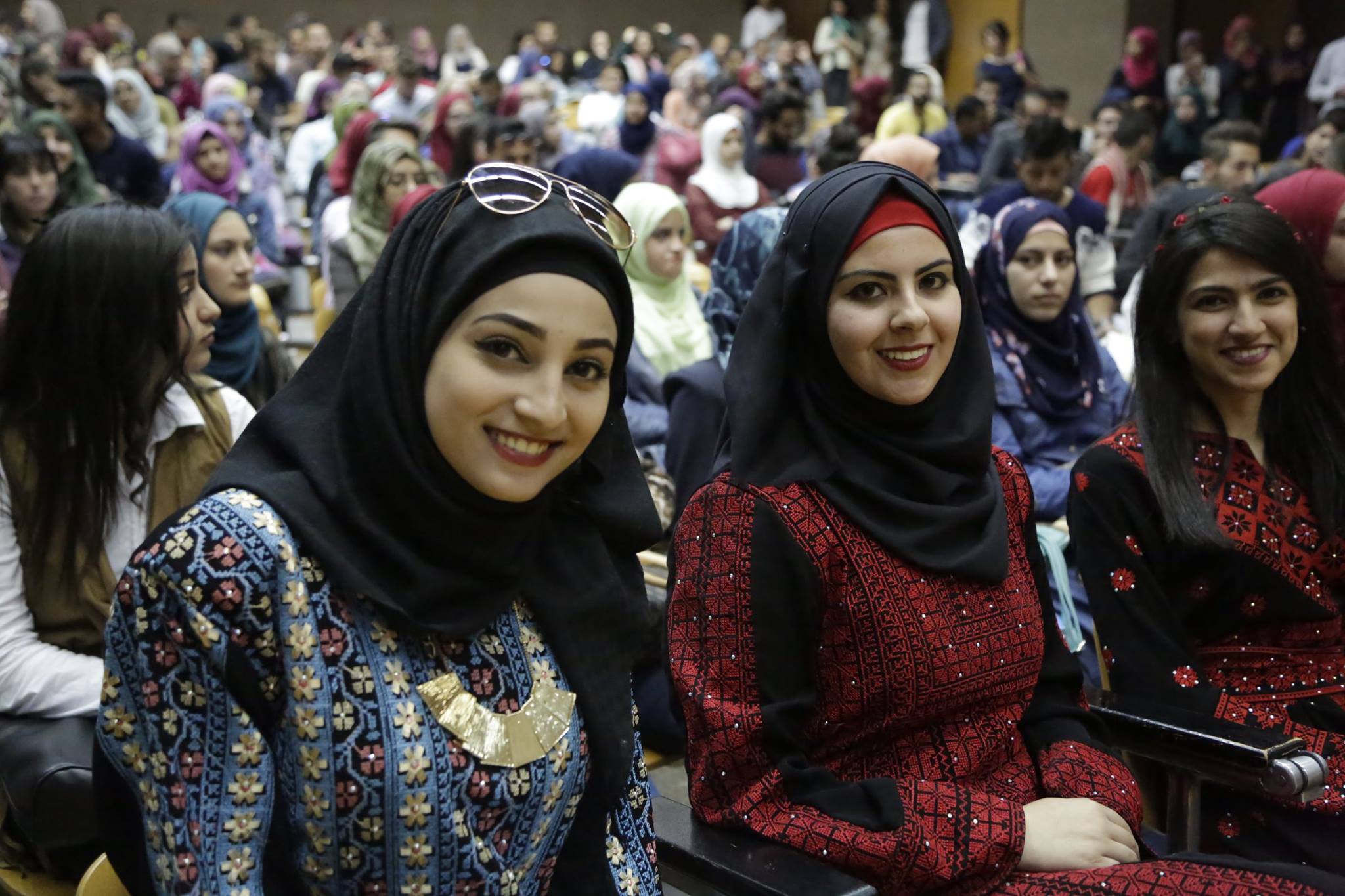 المئات يشاركون في مهرجان  الارض الواحدة في جامعة بير زيت‎