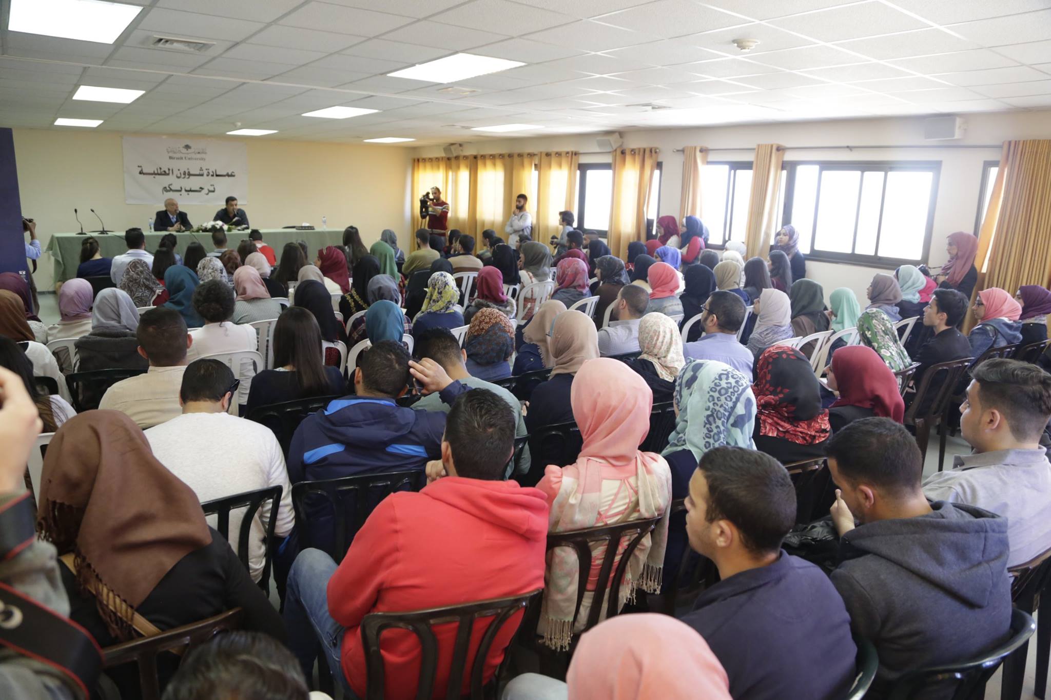 المئات يشاركون في مهرجان  الارض الواحدة في جامعة بير زيت‎