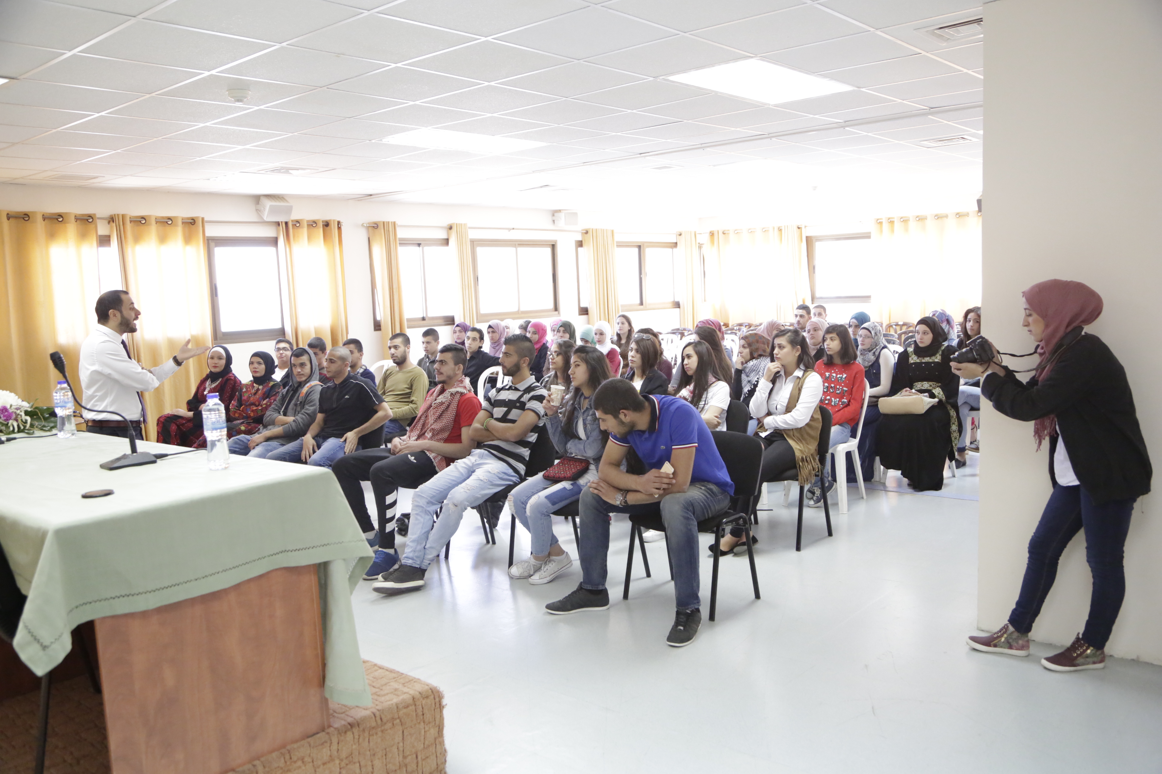 المئات يشاركون في مهرجان  الارض الواحدة في جامعة بير زيت‎